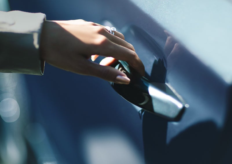A hand gracefully grips the Light Touch Handle of a 2024 Lincoln Aviator® SUV to demonstrate its ease of use | Maguire's Lincoln in Palmyra PA